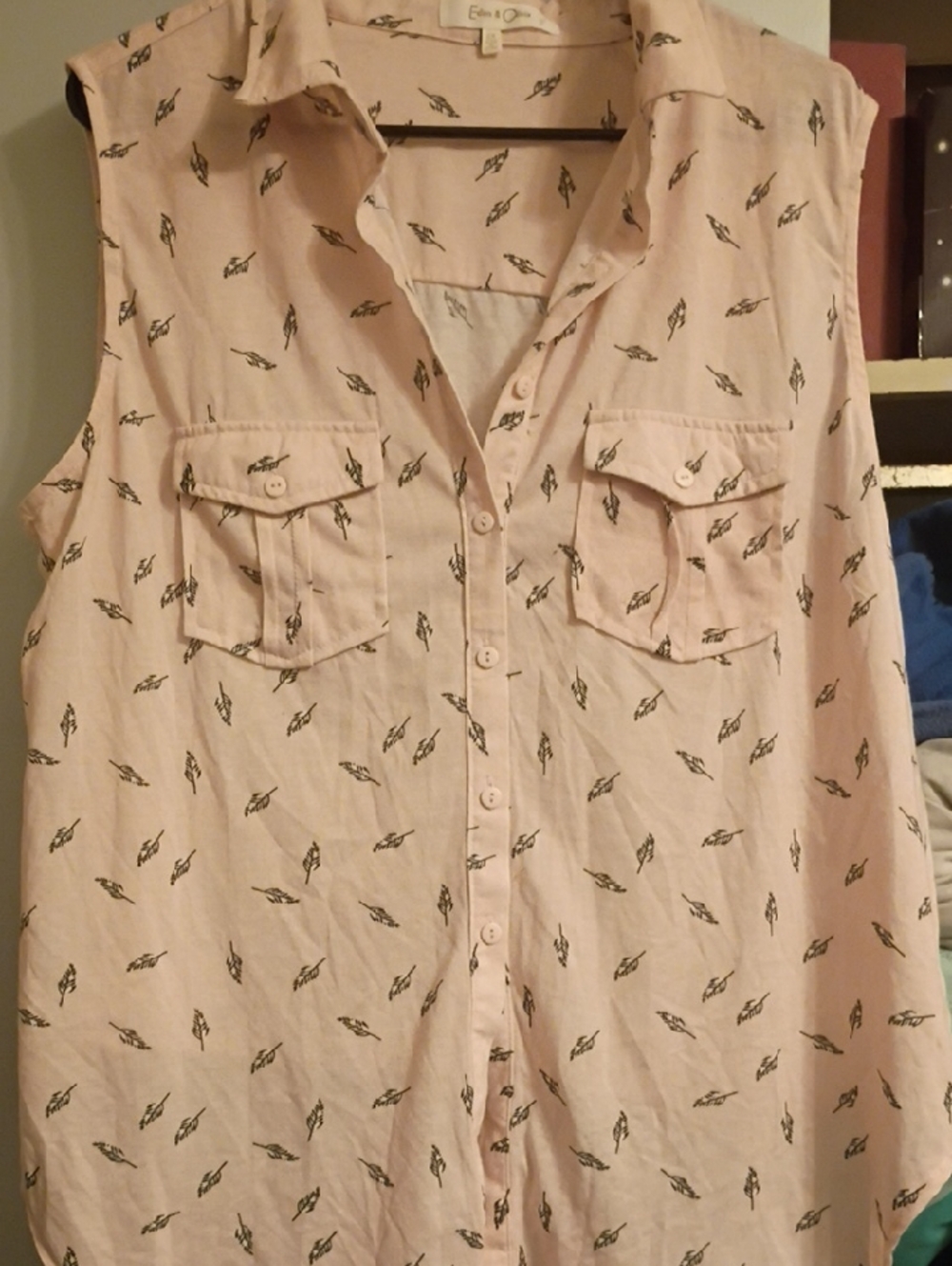 Eden & Olivia Pale Pink Sleeveless Leaf-Print Top